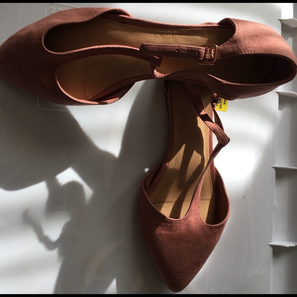 Forever 21 Pink Mauve Flat Shoe, Size 7.5